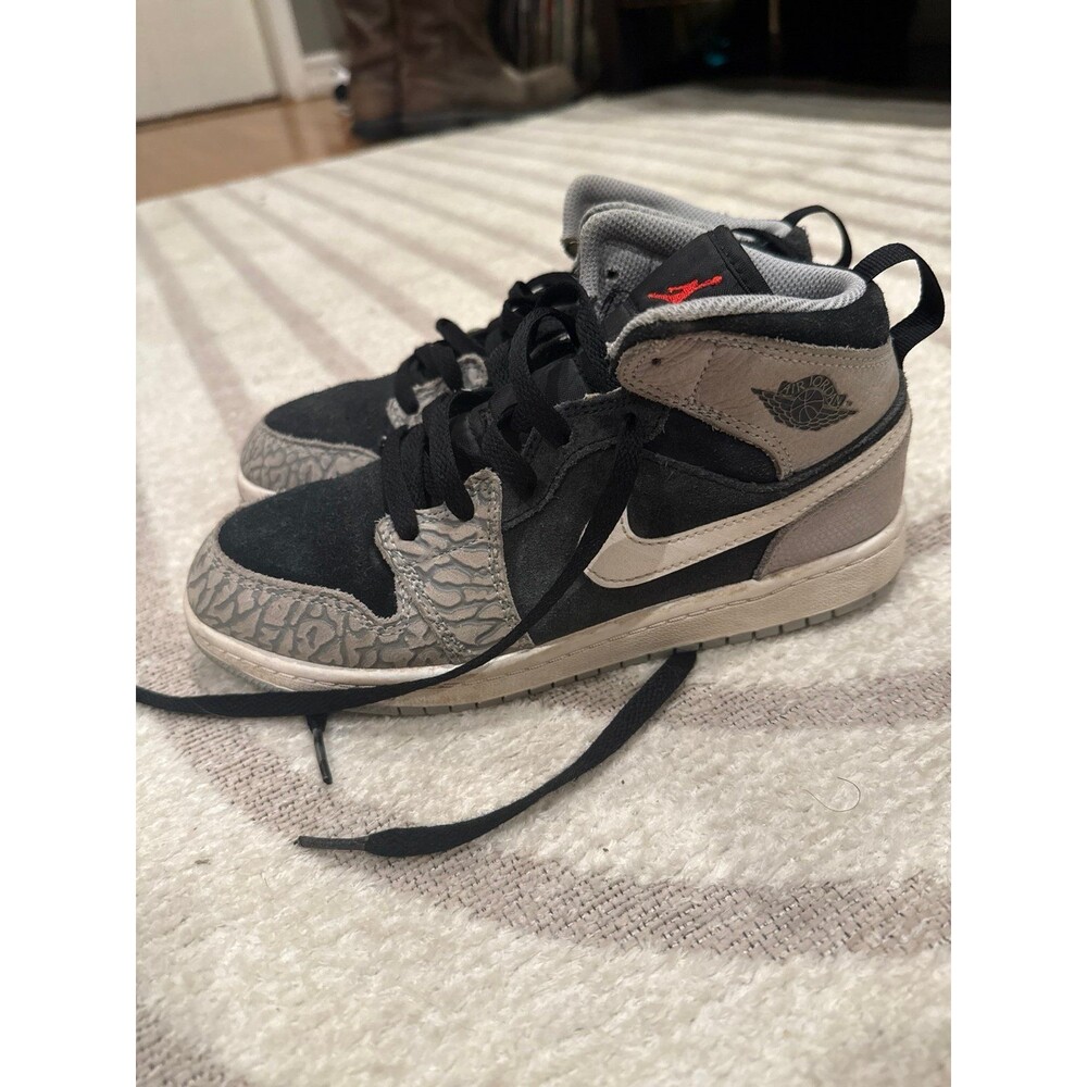 NIKE youth kids AIR JORDAN grey and black mid